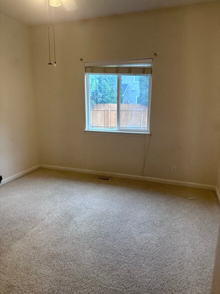 Building Photo - 14170 W Guinness Ct