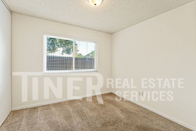 Building Photo - 9586 Meadowgreen Cir