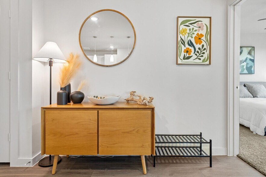 Building Photo - 5820 1/2 Cameron Road-SI FL3-ID1303393P