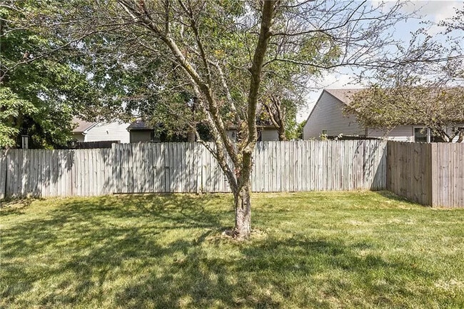 Building Photo - Beautifully Renovated Brownsburg Home