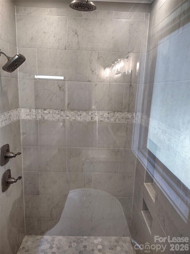 Building Photo - 1716 Berryhill Rd