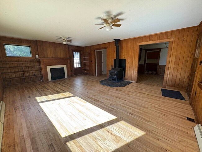 Building Photo - 473 Hapgood Pond Rd