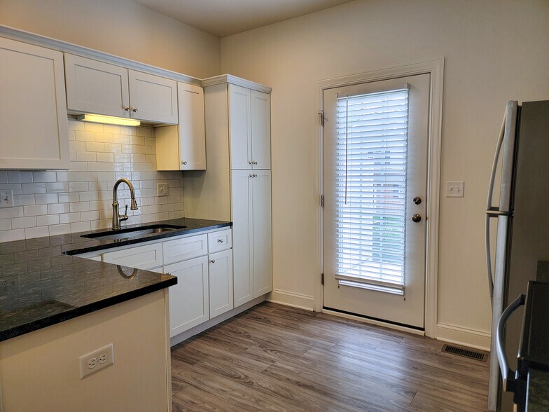 Building Photo - 642 Brentwood Dr