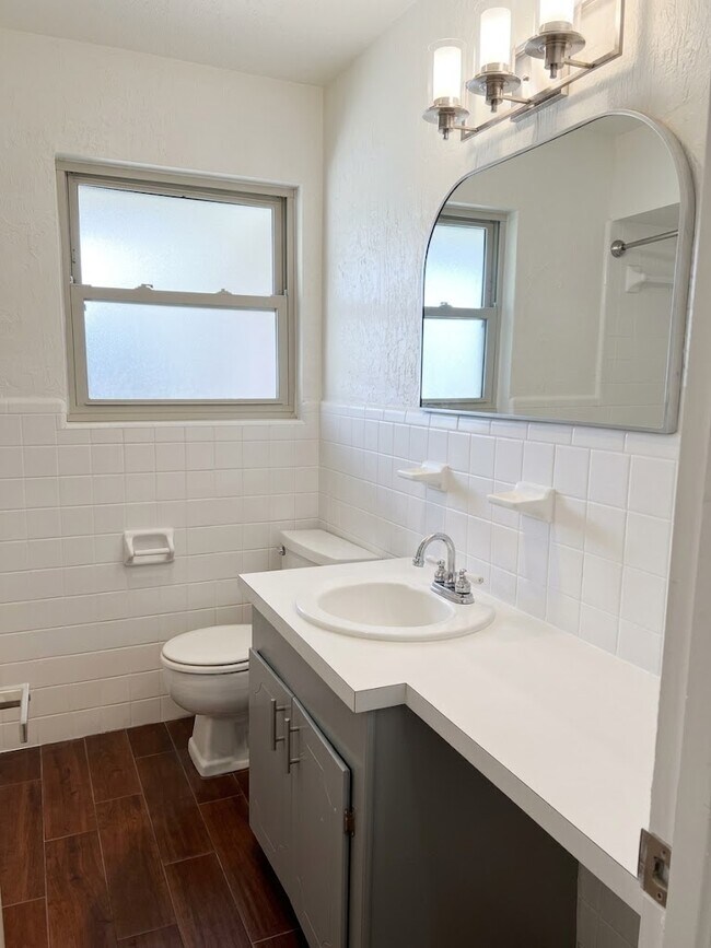 Building Photo - 1617 Crest Park Dr
