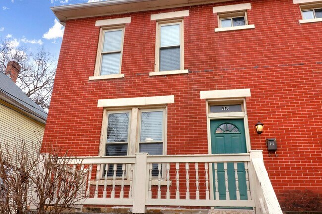 Building Photo - 916-918-918 Harrison Ave