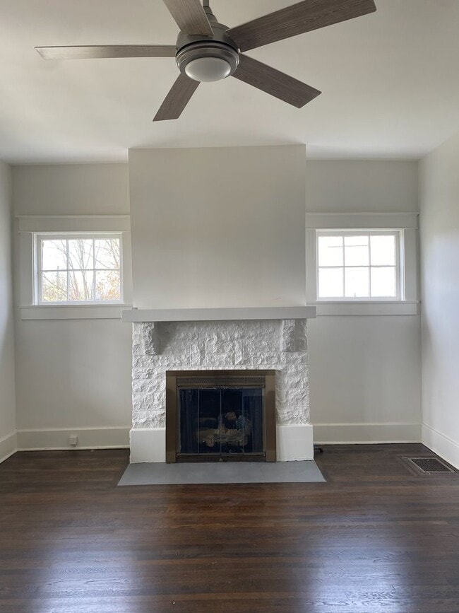 Building Photo - Charming 5 Bed, 3 Bath Home in the Heart o...