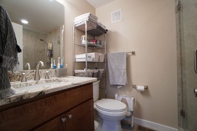 Building Photo - 7980 Camfield Cir