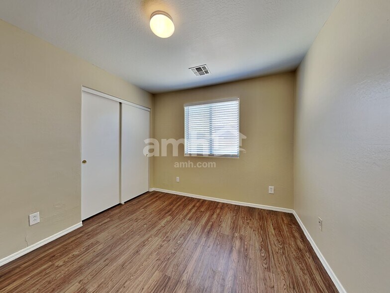 Building Photo - 8110 S 48th Ln
