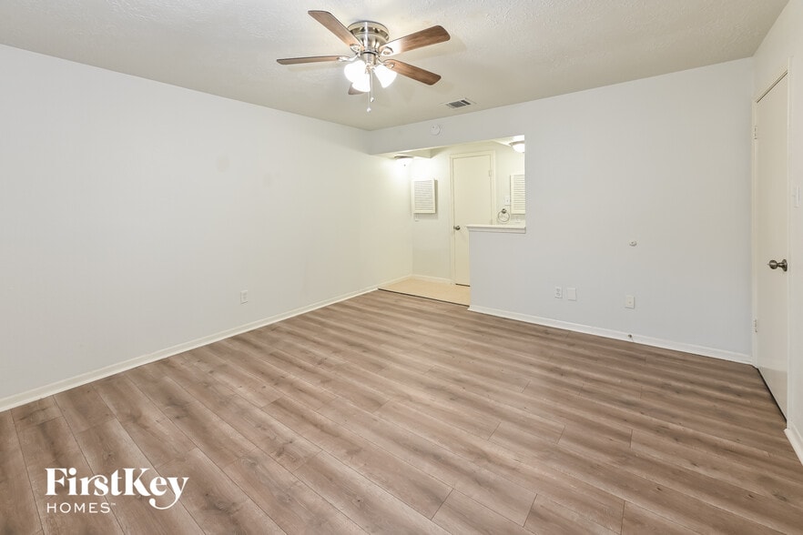 Building Photo - 7207 Foxwick Ln