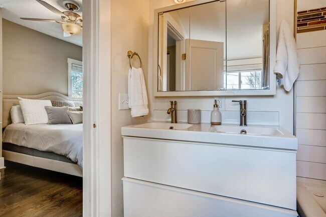 Building Photo - Remodeled Home in Berkeley/Mountain View Neighborhood