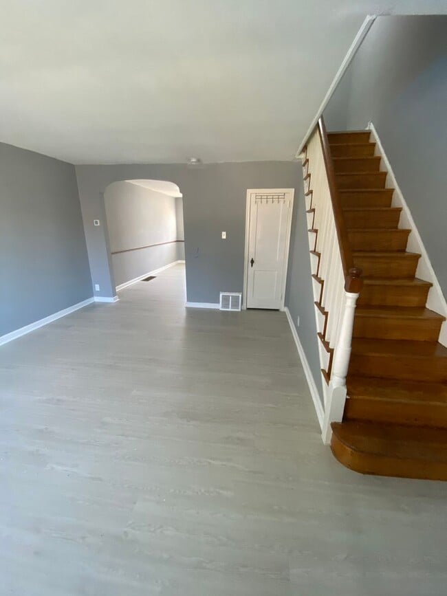 Building Photo - 3 Bedroom and 1 Bathroom House in Northeas...