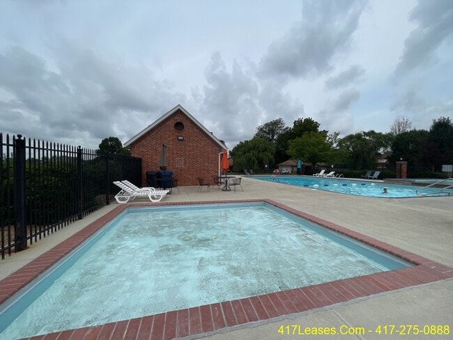 Building Photo - 834 S Duke Ave