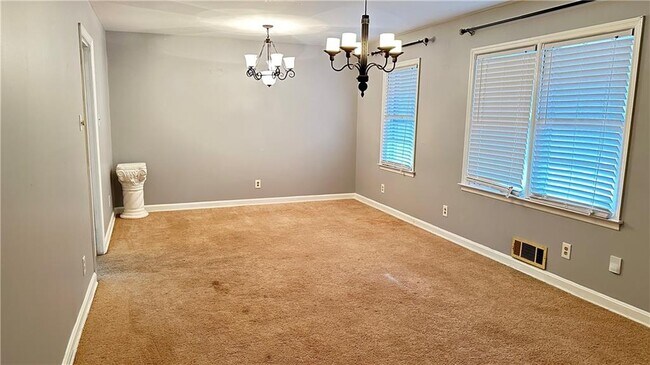 Building Photo - 364 Navarre Dr