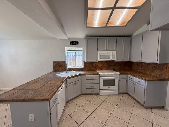 Building Photo - 4-bedroom Single Story home in Ripon!