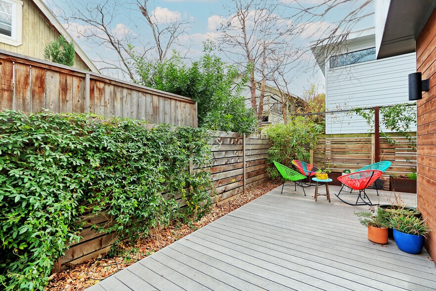 Building Photo - 1205 Short Hackberry St