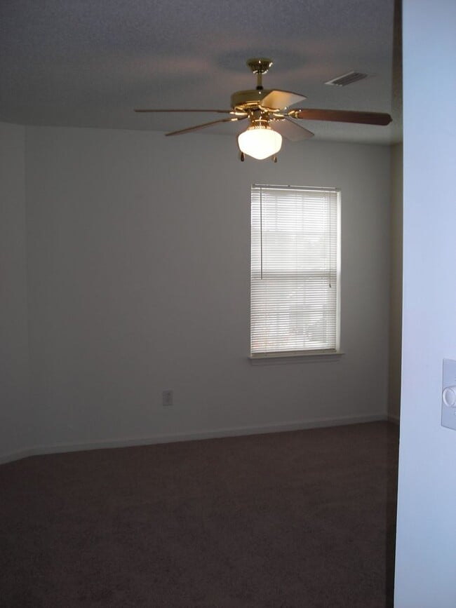 Building Photo - 131 Springwood Ln
