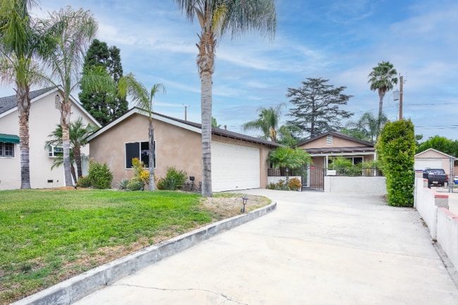 Building Photo - 326 N Naomi St