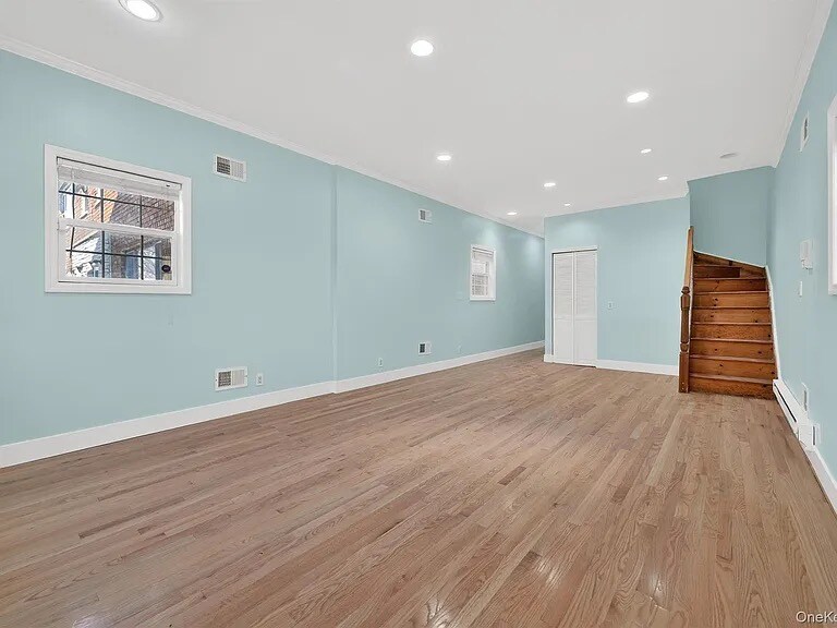 Building Photo - 636 Throgs Neck Expy