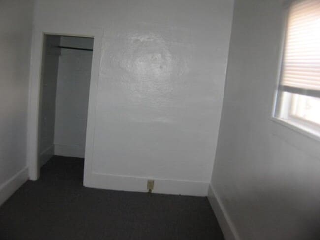 Building Photo - ALL PROSPECTIVE TENANTS MUST SUBMIT A $58 NON-REFUNDABLE APPLICATION FEE PER APPLICANT ONLINE AND...