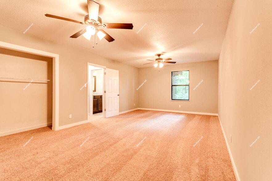 Building Photo - 8500 Olde Colony Trl