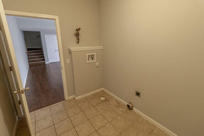 Building Photo - 1945 Center St