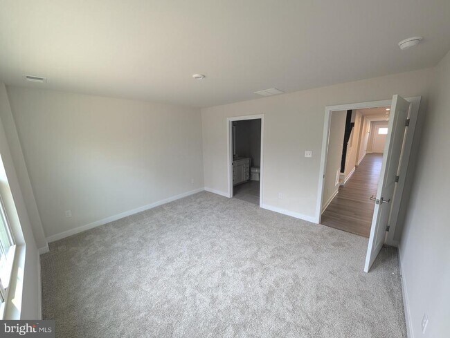 Building Photo - 114 RED LION Ct