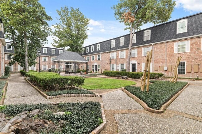 Building Photo - 355 N Post Oak Ln