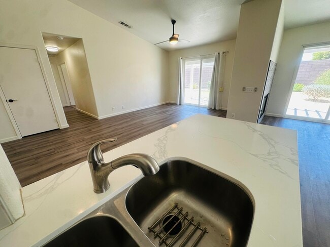 Building Photo - 78780 Birchcrest Cir