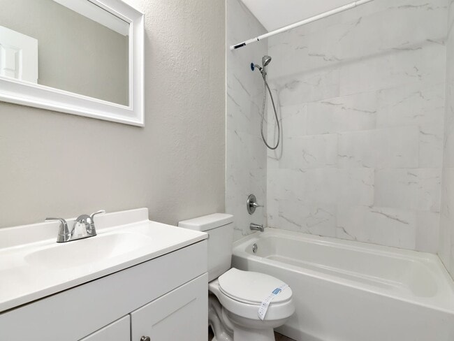 Building Photo - Stunning Fully Renovated 3BR/2BA Unit | Move-In Ready