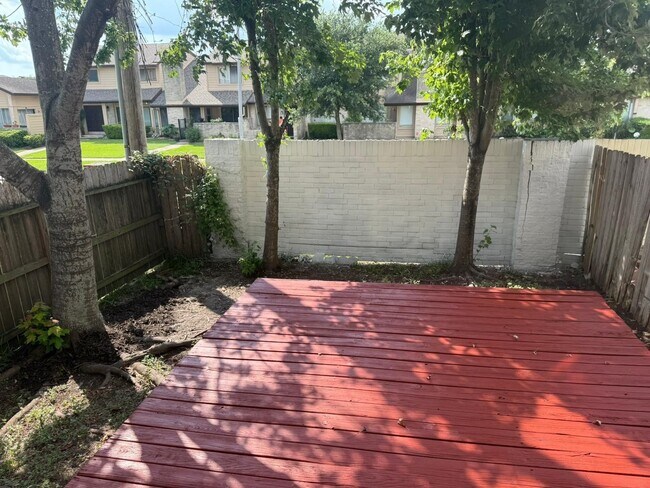 Building Photo - 10366 Panther Point Dr