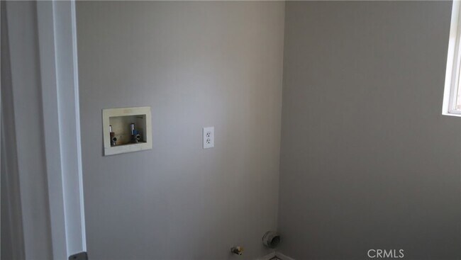 Building Photo - 3722 Almansa Way