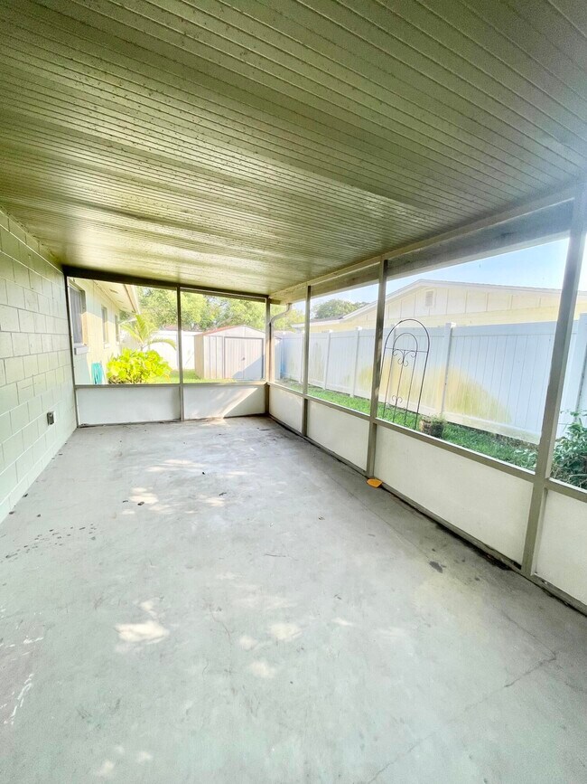 Building Photo - 3025 Briarwood Ln