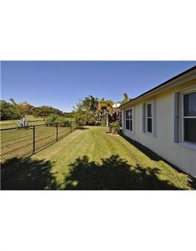 Building Photo - 2721 W Abiaca Cir