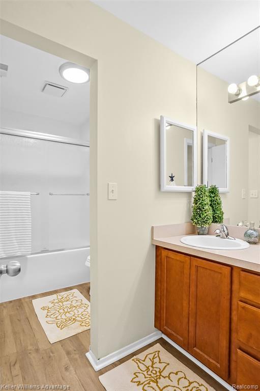 Building Photo - 855 S Pontiac Trail