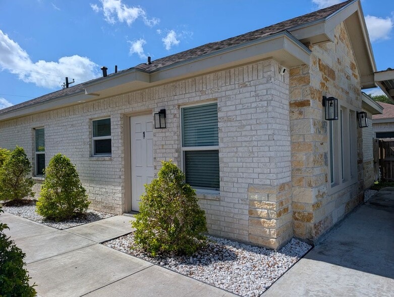 Building Photo - 1320 N McColl Rd