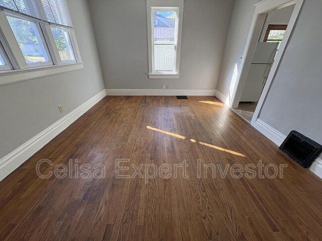 Building Photo - 1205 W Wildwood Ave