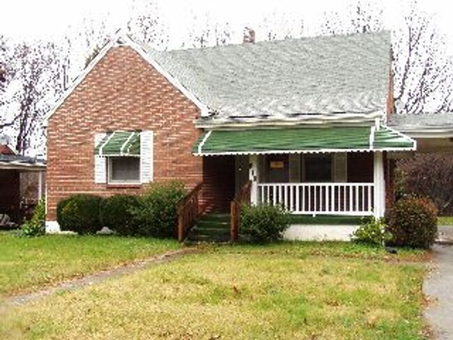 Building Photo - Charming Brick house