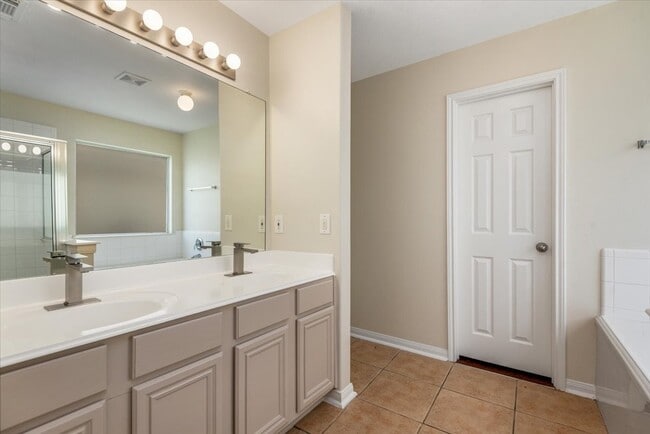 Building Photo - 6023 Barany Ct