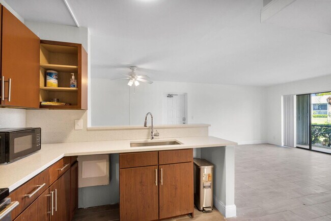 Building Photo - 1011 Green Pine Blvd