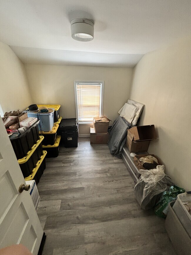 Building Photo - 44 S Silver Ln