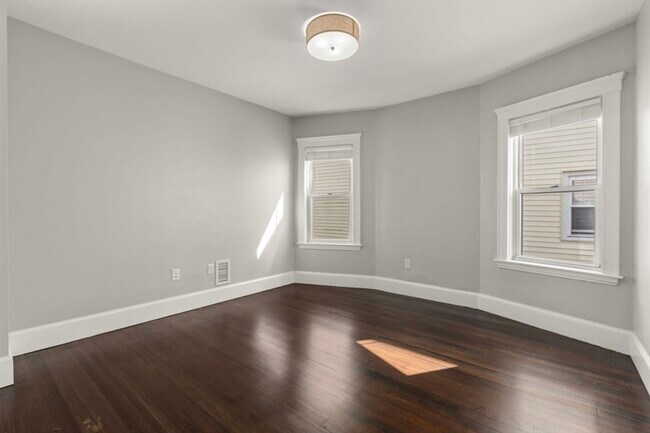 Building Photo - 101 Draper St