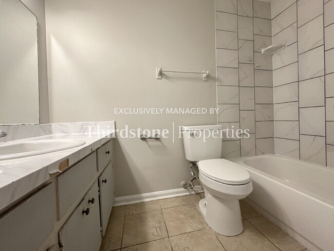 Building Photo - 8124 San Jose Manor Dr E
