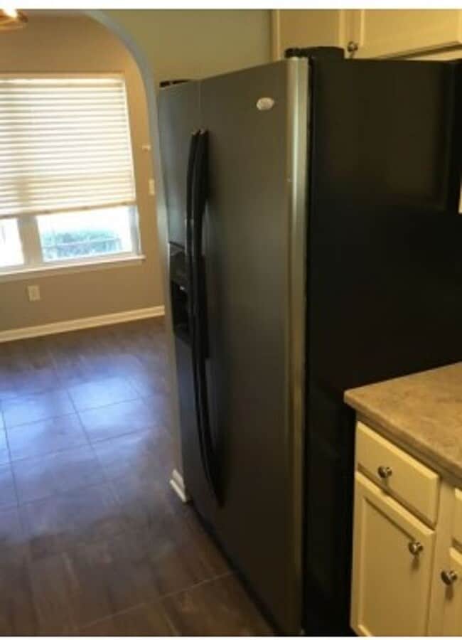 Building Photo - Townhome in great location!