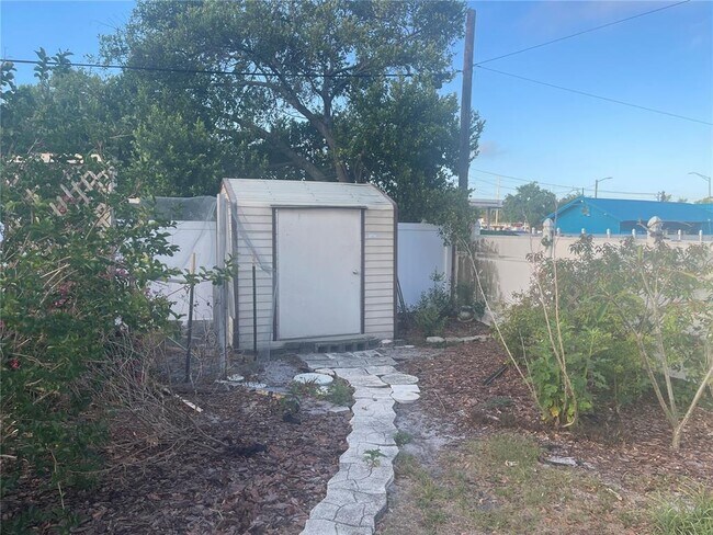 Building Photo - 3712 W Wallace Ave