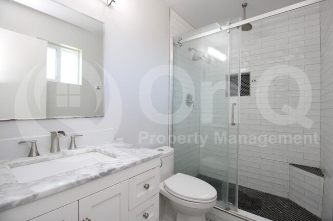Building Photo - 537 E Laguna Dr