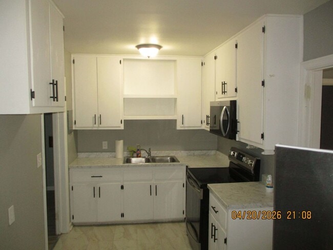 Building Photo - 1906 W Whitney Ave