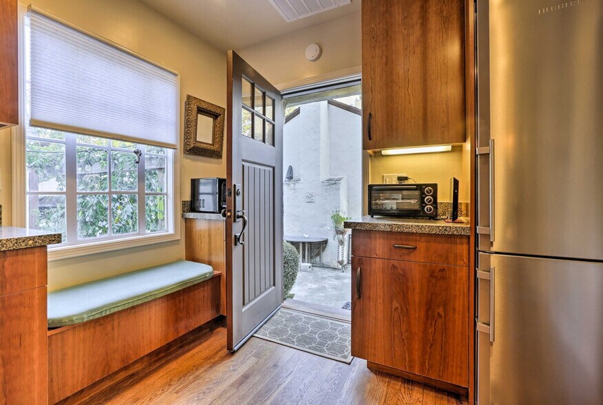 Building Photo - 1942 Cno. A Los Cerros