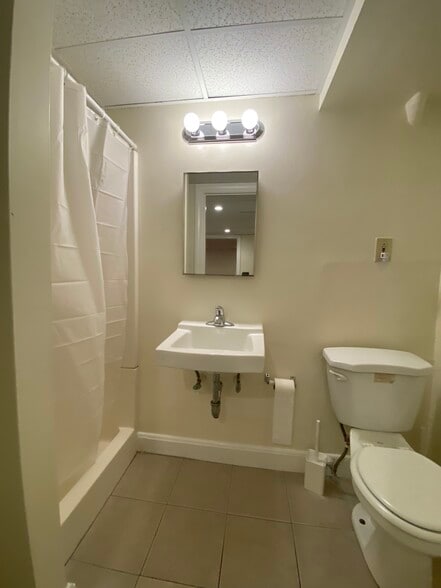 Building Photo - 506 Beacon St
