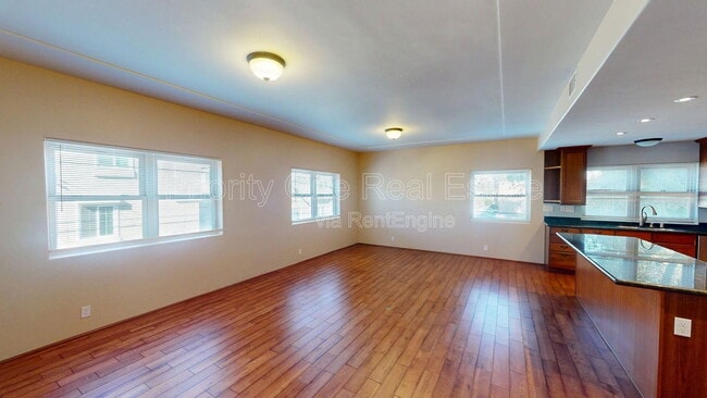 Building Photo - 2025 Cypress Ave.