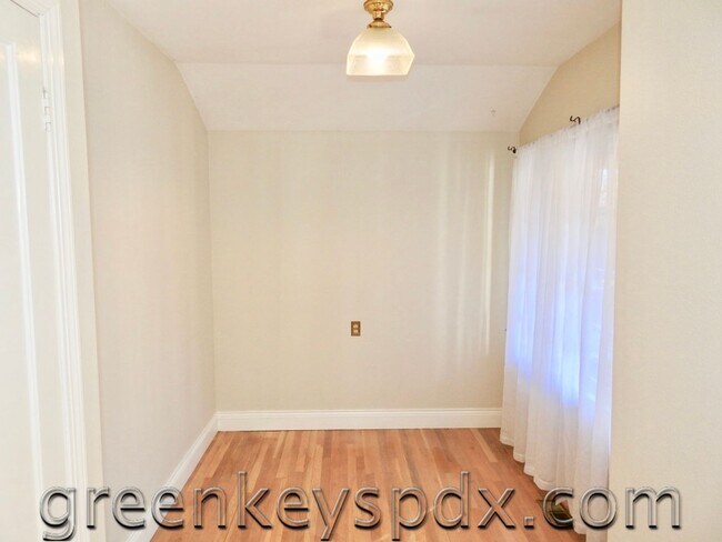 Building Photo - 10197-1136